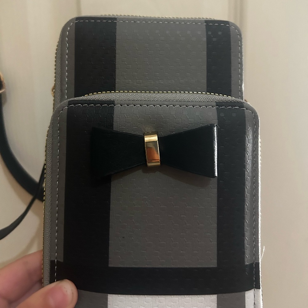 3 Pocket Gray and Black Crossbody Bag with Gold Bow/Zipper - Picture 5 of 10